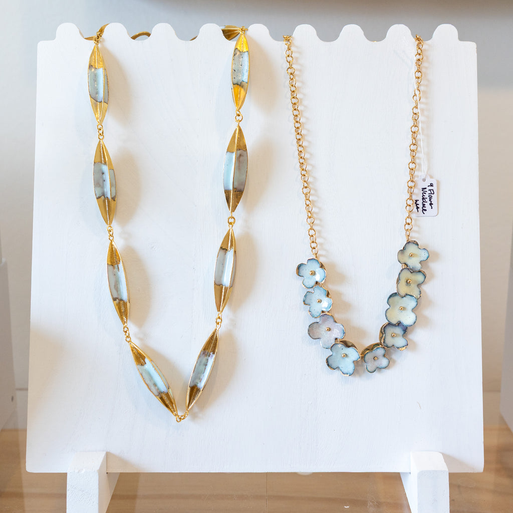 9 Flower Necklace in White